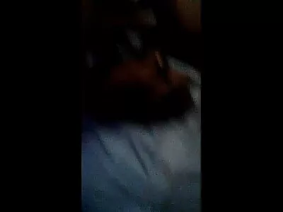 她灵活地操她的女人