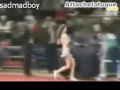 吊袜带的女人在桌子上性交
