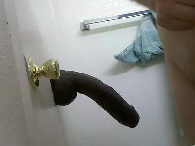 男人砸了金发女人