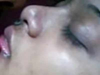 湿婊子与大，丰满的牛奶 Karma RX 在水下性交